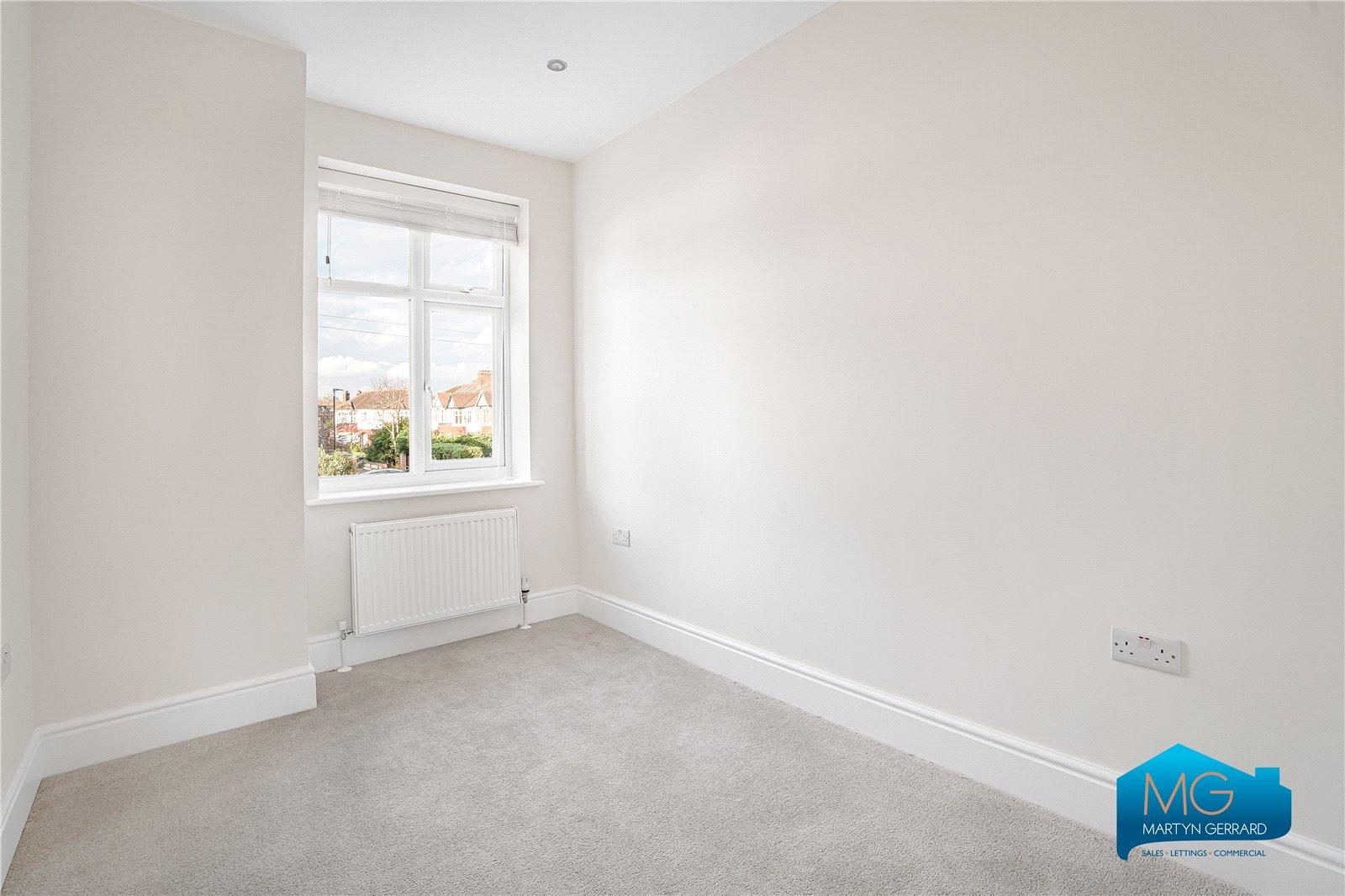 4 bedroom Semi-Detached House to rent - Martyn Gerrard