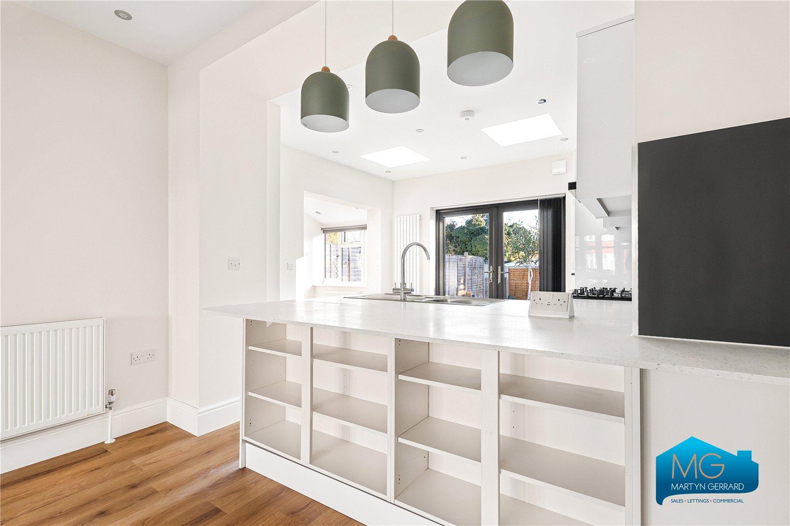 4 bedroom Semi-Detached House to rent - Martyn Gerrard