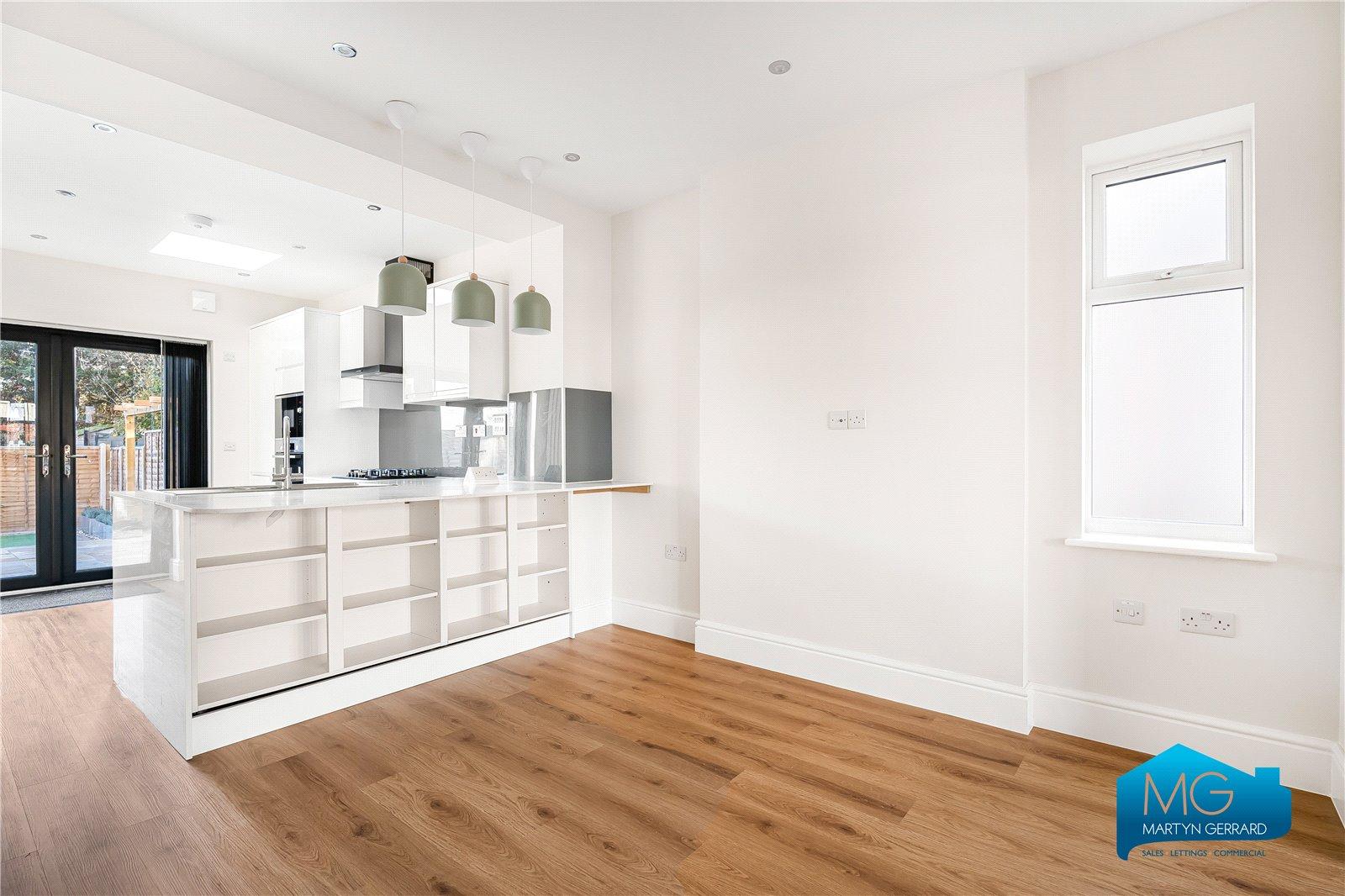 4 bedroom Semi-Detached House to rent - Martyn Gerrard