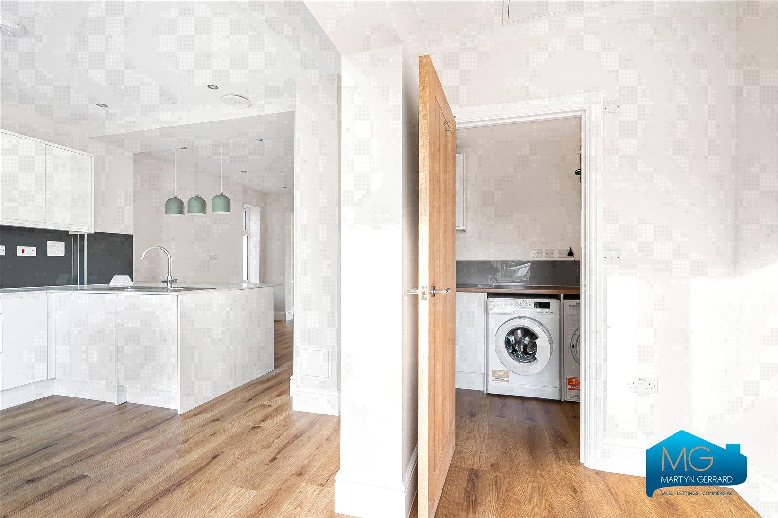 4 bedroom Semi-Detached House to rent - Martyn Gerrard