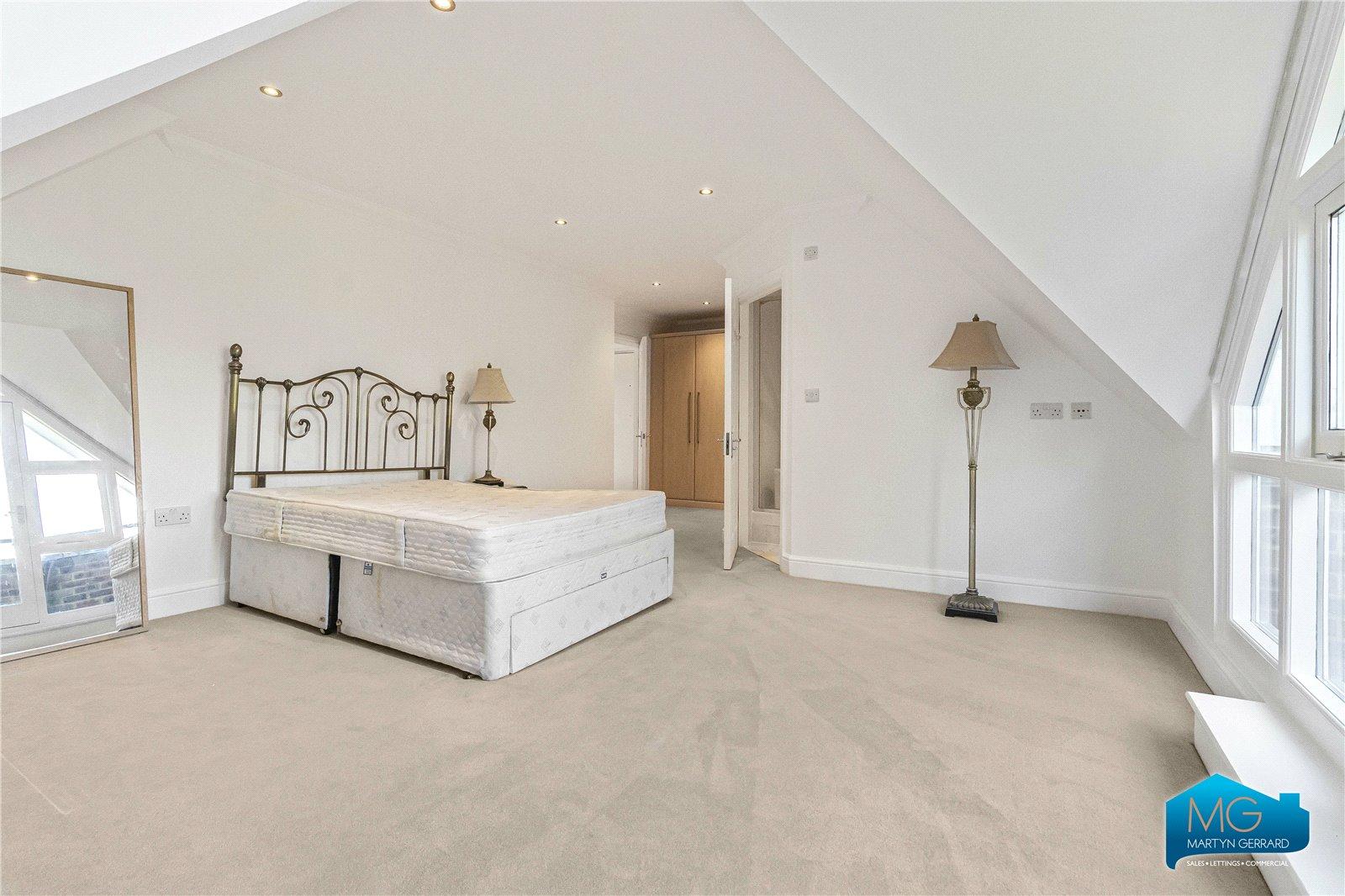 3 bedroom Apartment to rent - Martyn Gerrard