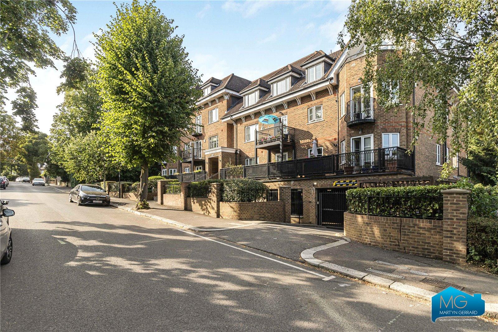 3 bedroom Apartment to rent - Martyn Gerrard