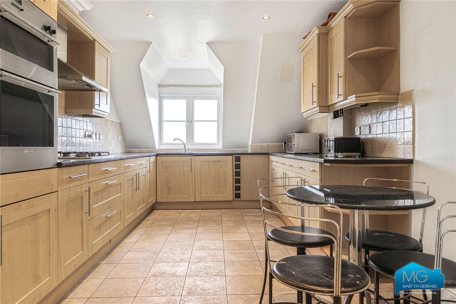3 bedroom Apartment to rent - Martyn Gerrard