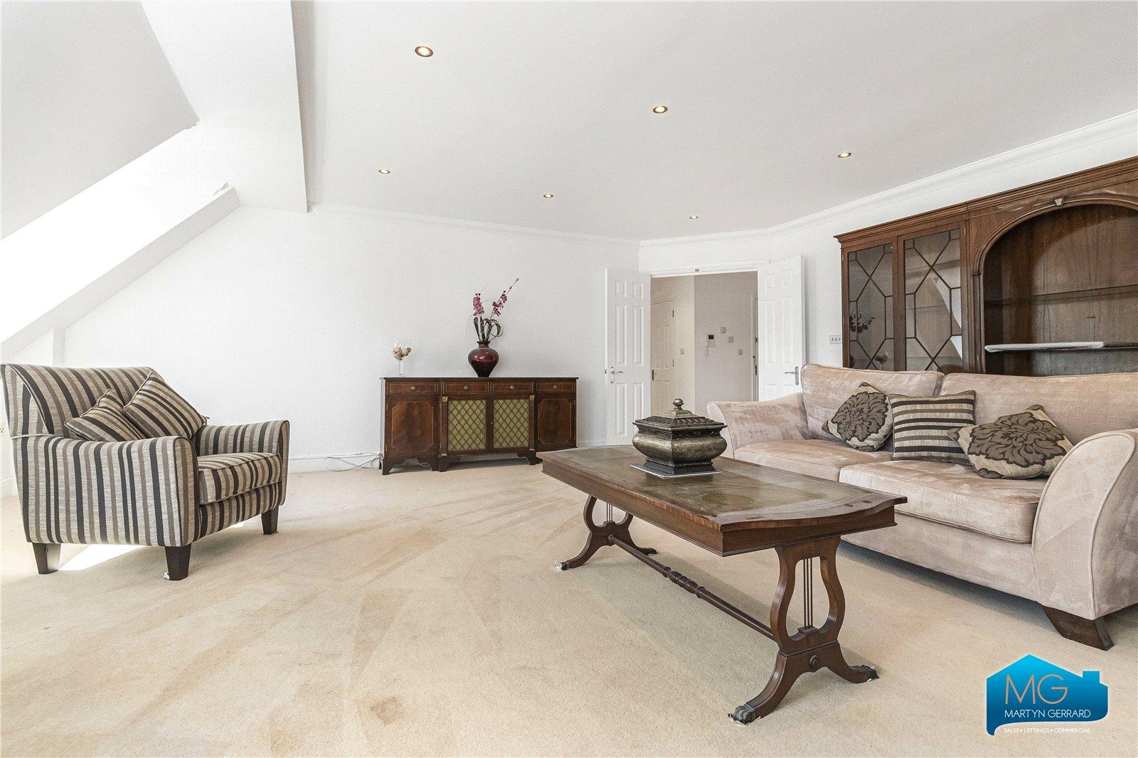 3 bedroom Apartment to rent - Martyn Gerrard