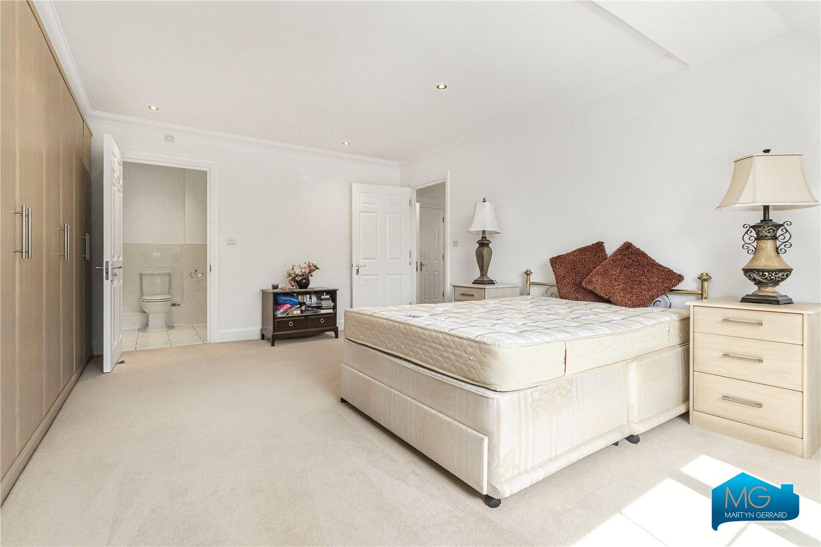 3 bedroom Apartment to rent - Martyn Gerrard