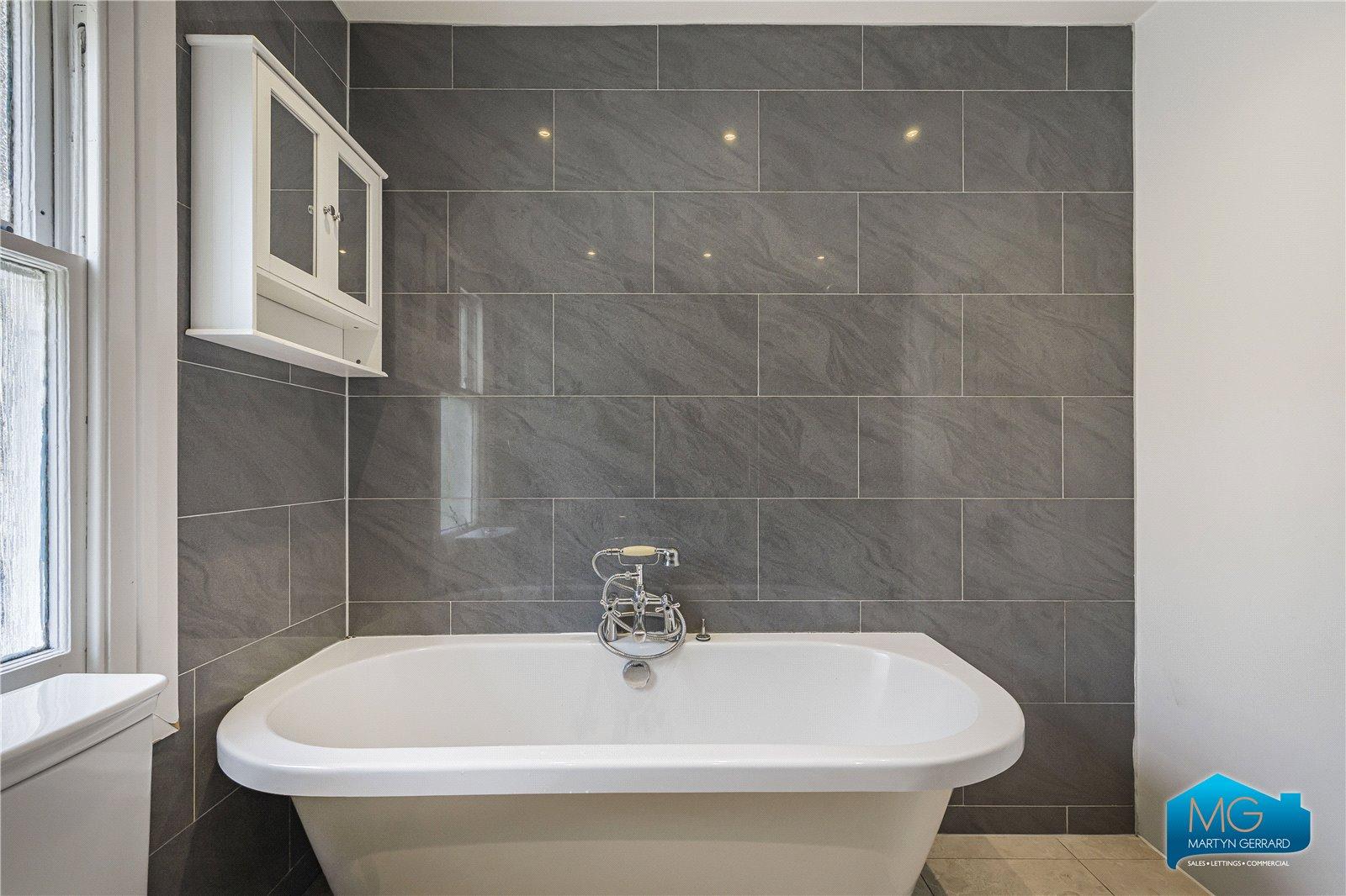 5 bedroom Semi-Detached House to rent - Martyn Gerrard