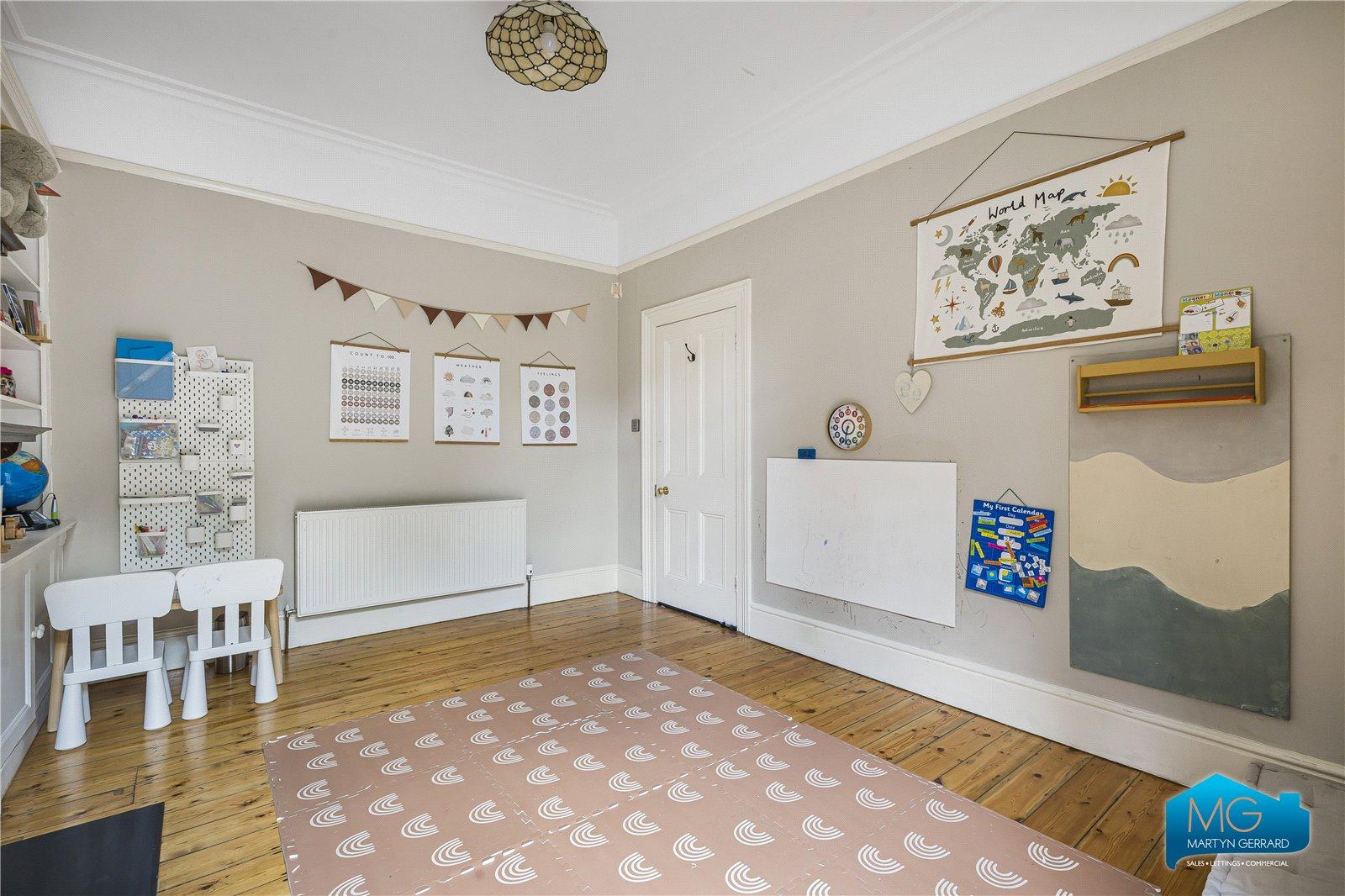 5 bedroom Semi-Detached House to rent - Martyn Gerrard