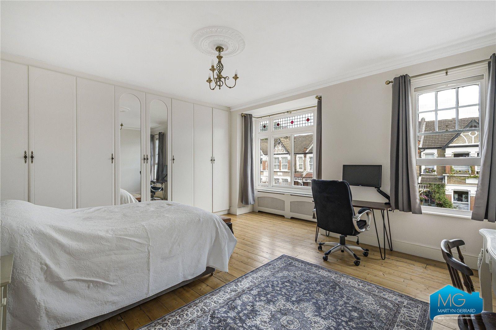 5 bedroom Semi-Detached House to rent - Martyn Gerrard