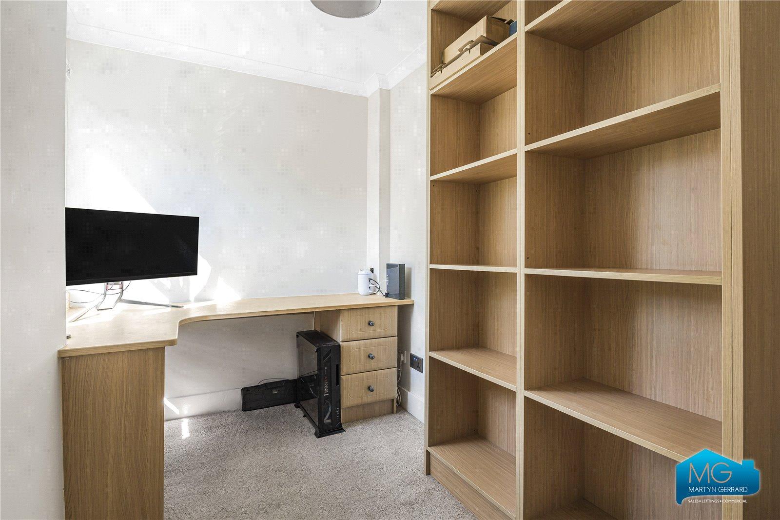 5 bedroom Semi-Detached House to rent - Martyn Gerrard