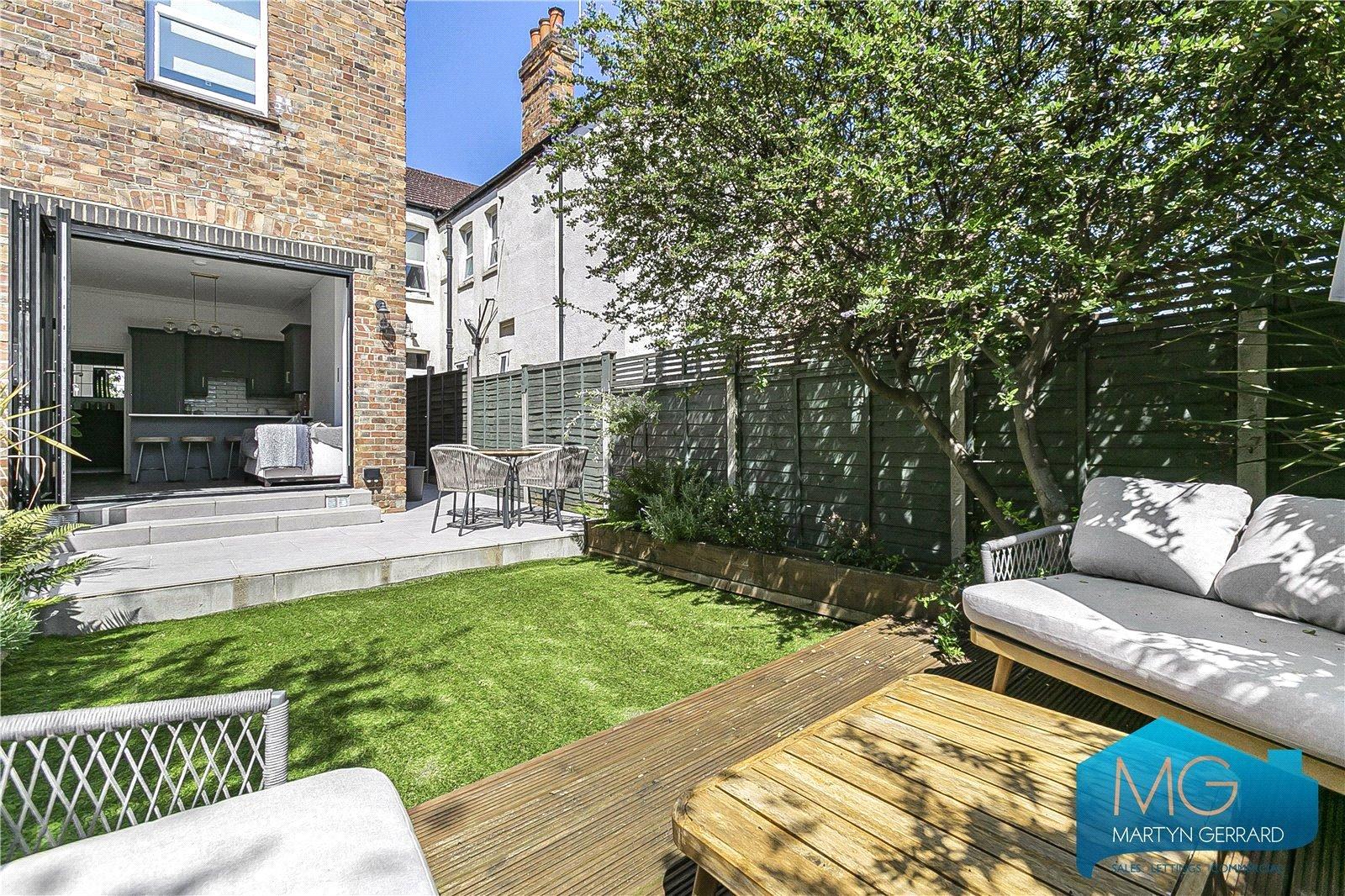 2 bedroom Ground Floor Flat to rent - Martyn Gerrard