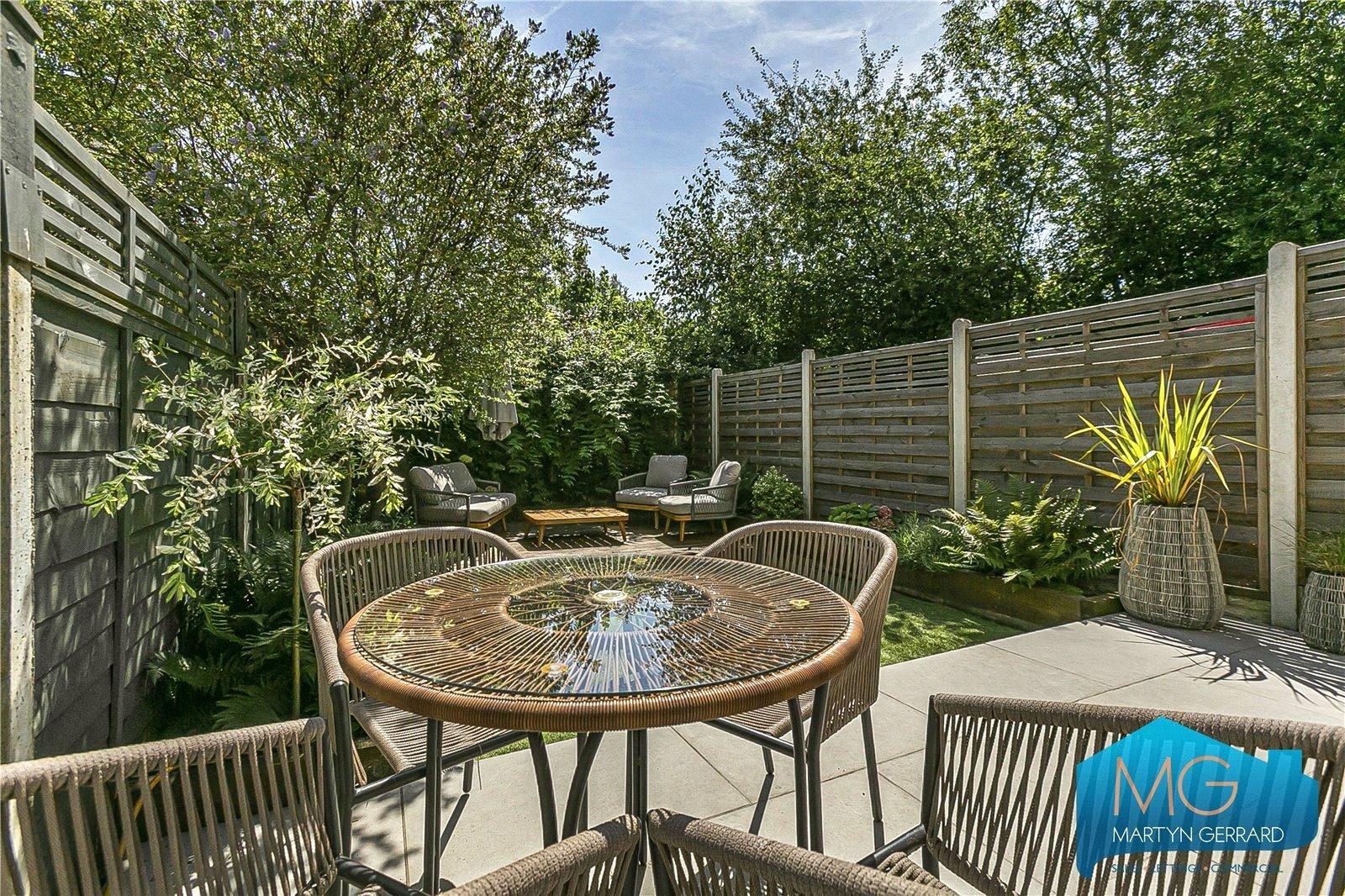 2 bedroom Ground Floor Flat to rent - Martyn Gerrard