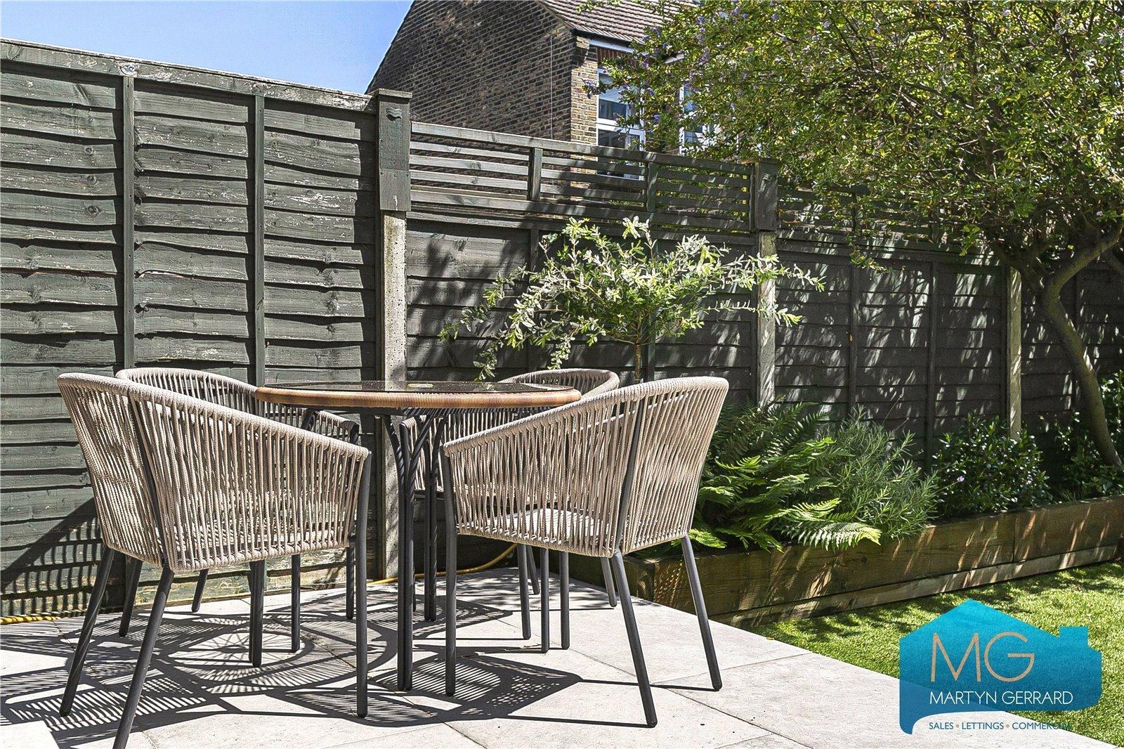 2 bedroom Ground Floor Flat to rent - Martyn Gerrard
