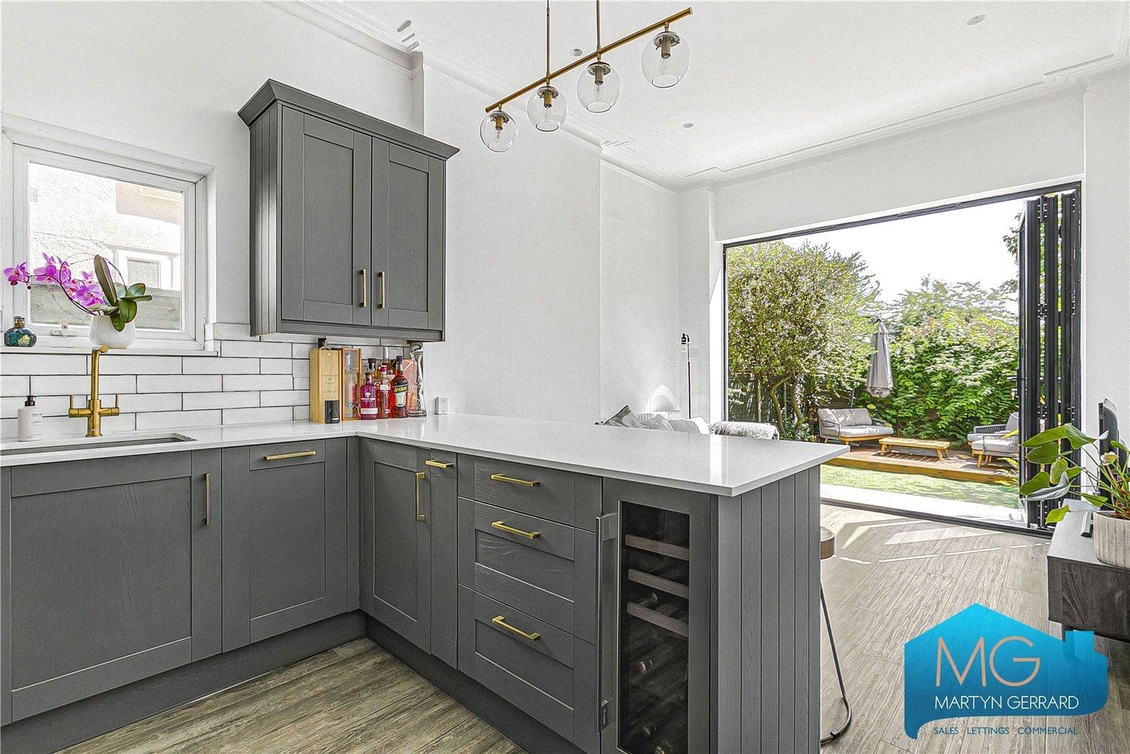 2 bedroom Ground Floor Flat to rent - Martyn Gerrard