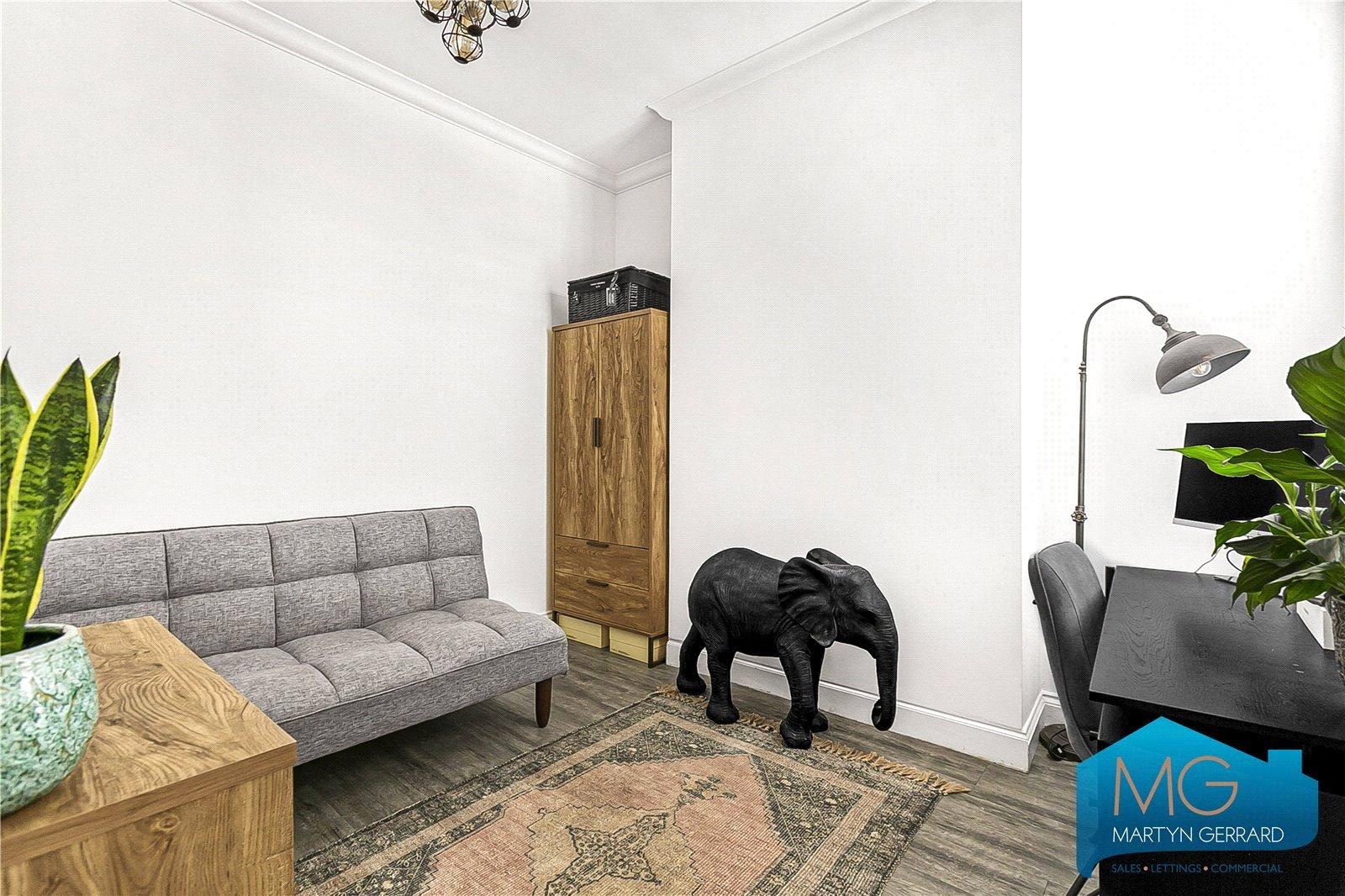 2 bedroom Ground Floor Flat to rent - Martyn Gerrard