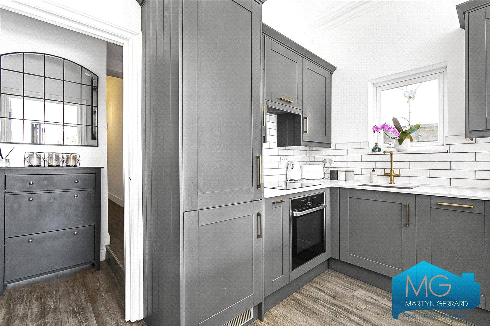 2 bedroom Ground Floor Flat to rent - Martyn Gerrard