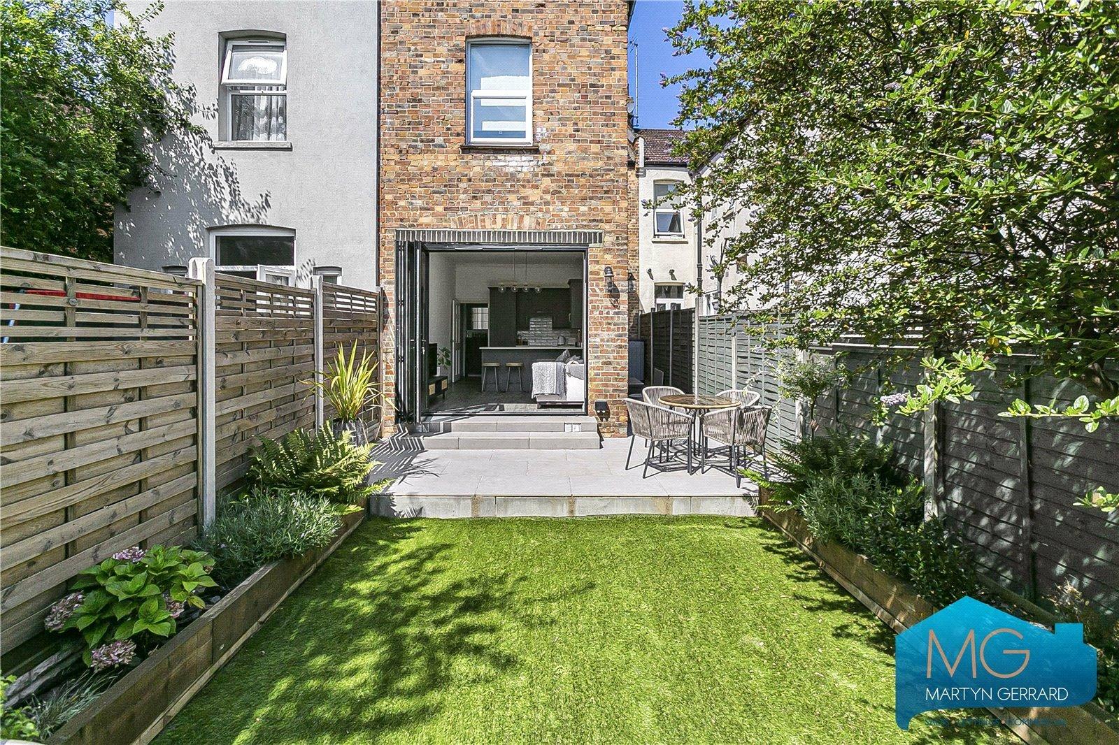 2 bedroom Ground Floor Flat to rent - Martyn Gerrard
