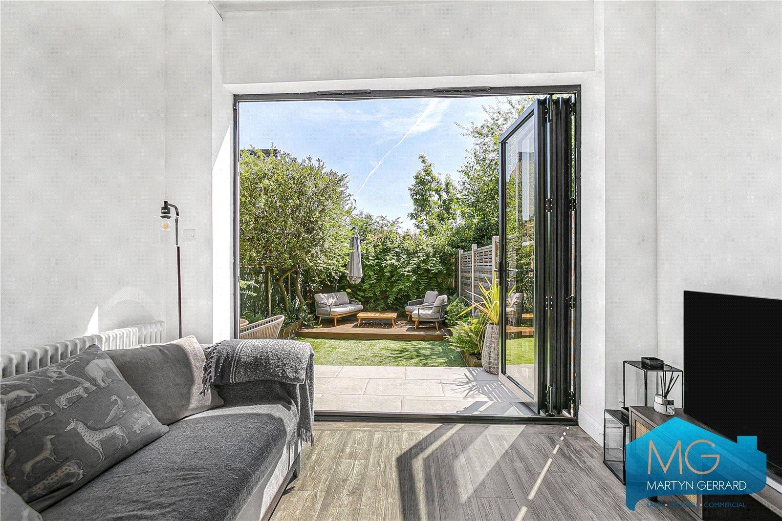 2 bedroom Ground Floor Flat to rent - Martyn Gerrard