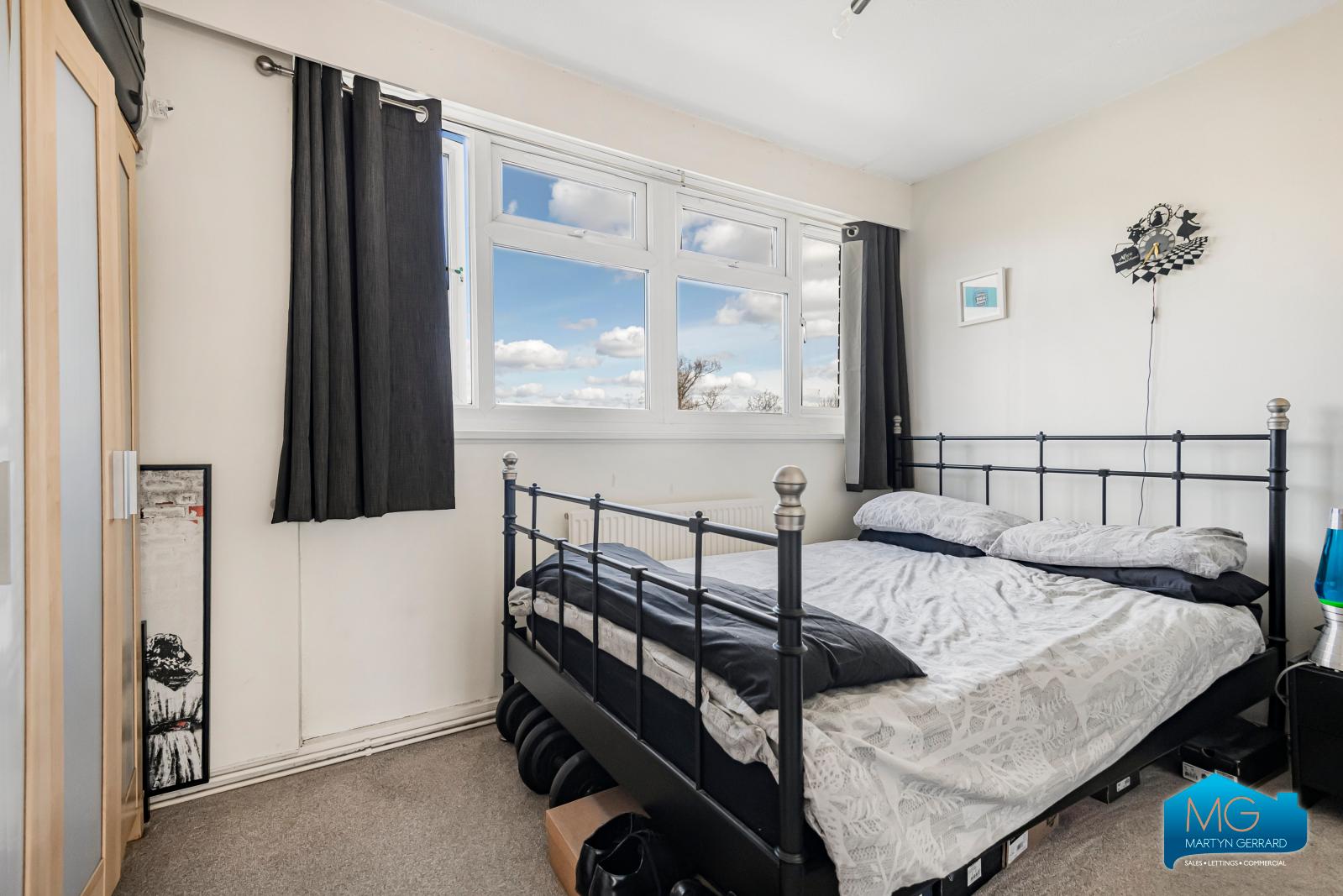 2 bedroom Apartment to rent - Martyn Gerrard