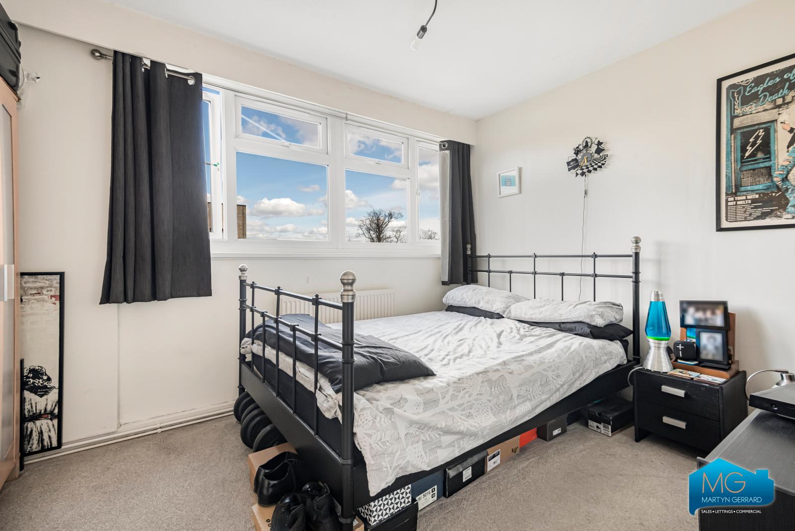 2 bedroom Apartment to rent - Martyn Gerrard