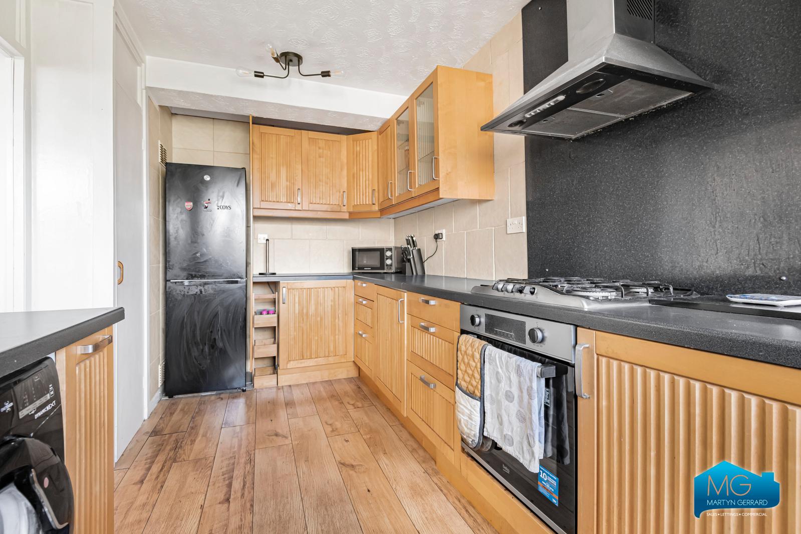 2 bedroom Apartment to rent - Martyn Gerrard