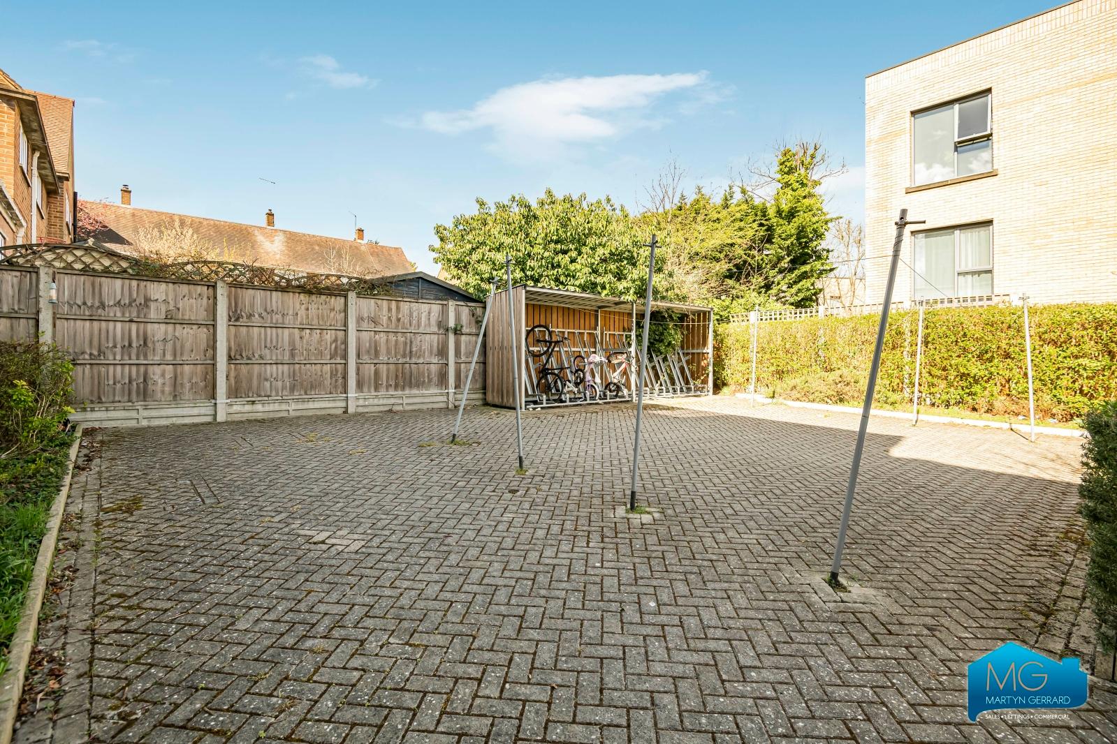 2 bedroom Apartment to rent - Martyn Gerrard