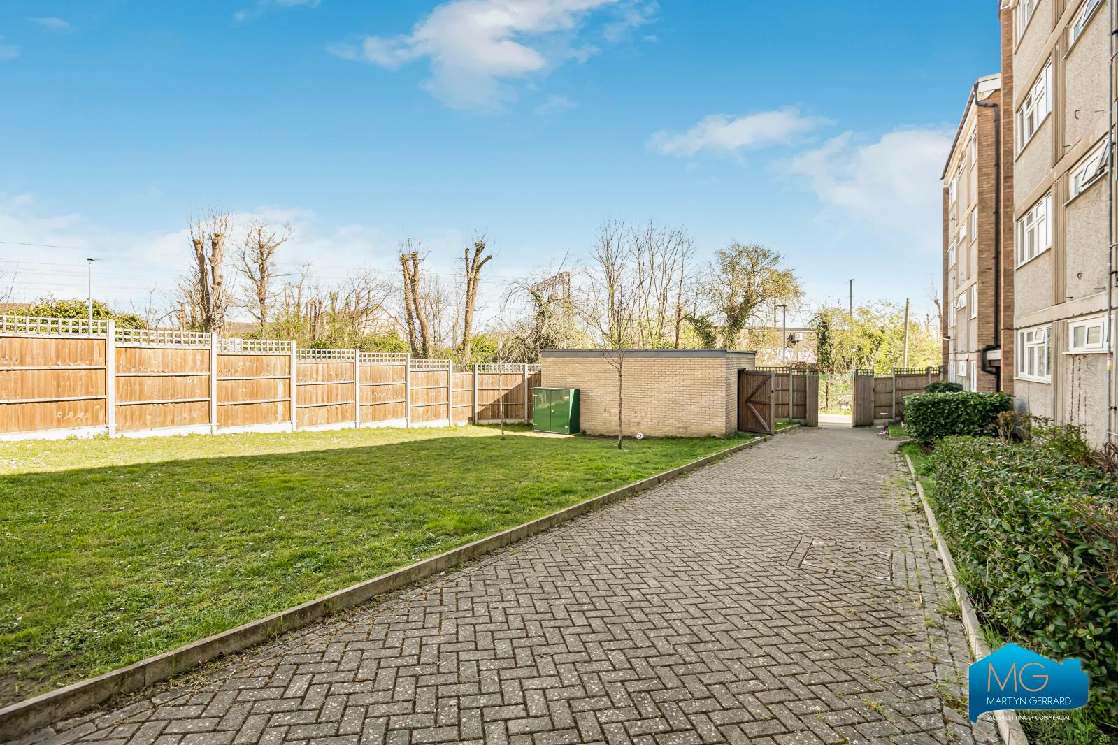 2 bedroom Apartment to rent - Martyn Gerrard