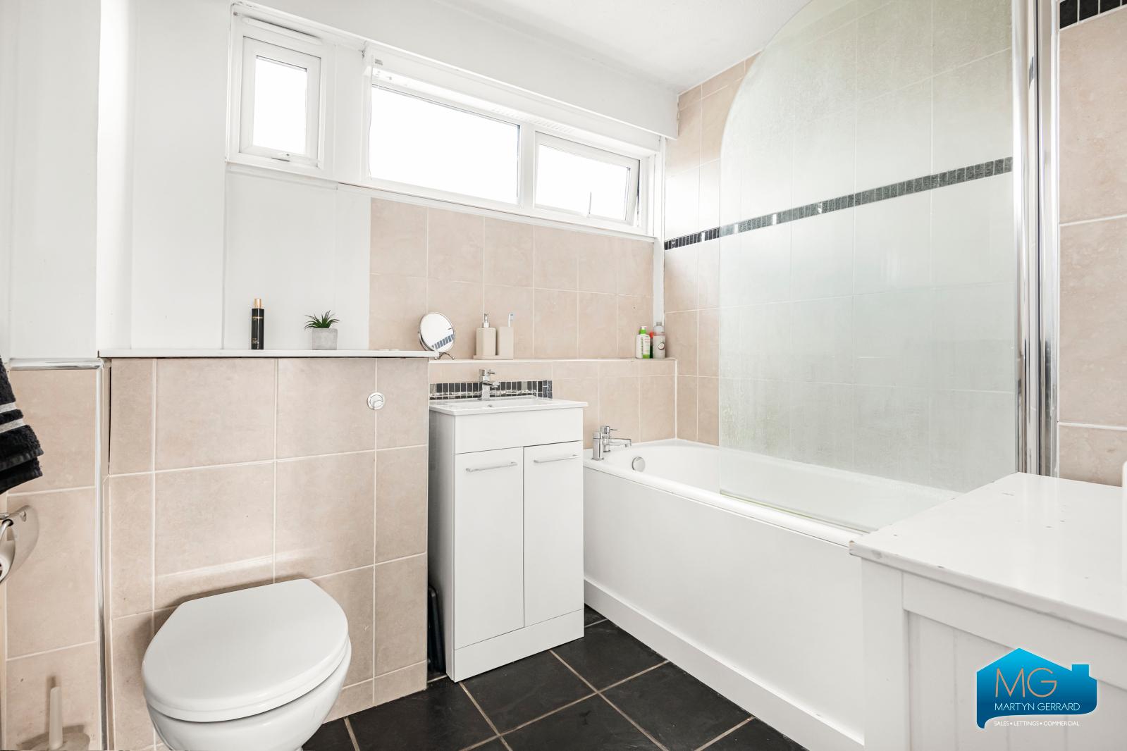 2 bedroom Apartment to rent - Martyn Gerrard