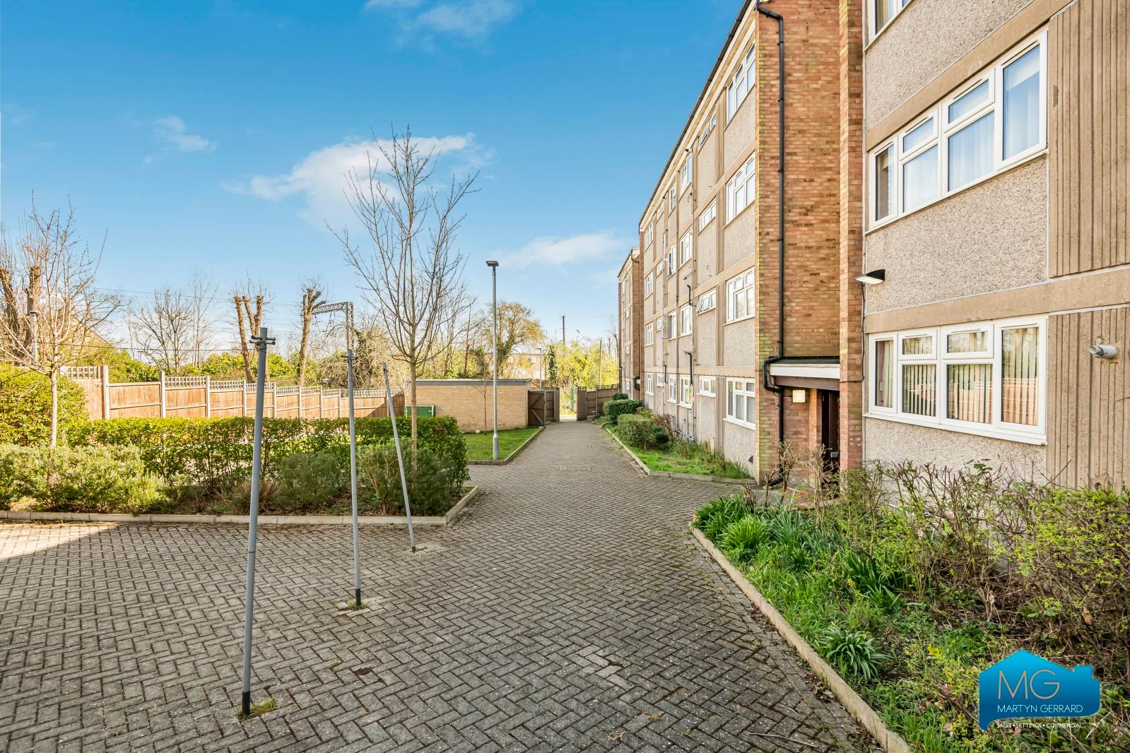 2 bedroom Apartment to rent - Martyn Gerrard