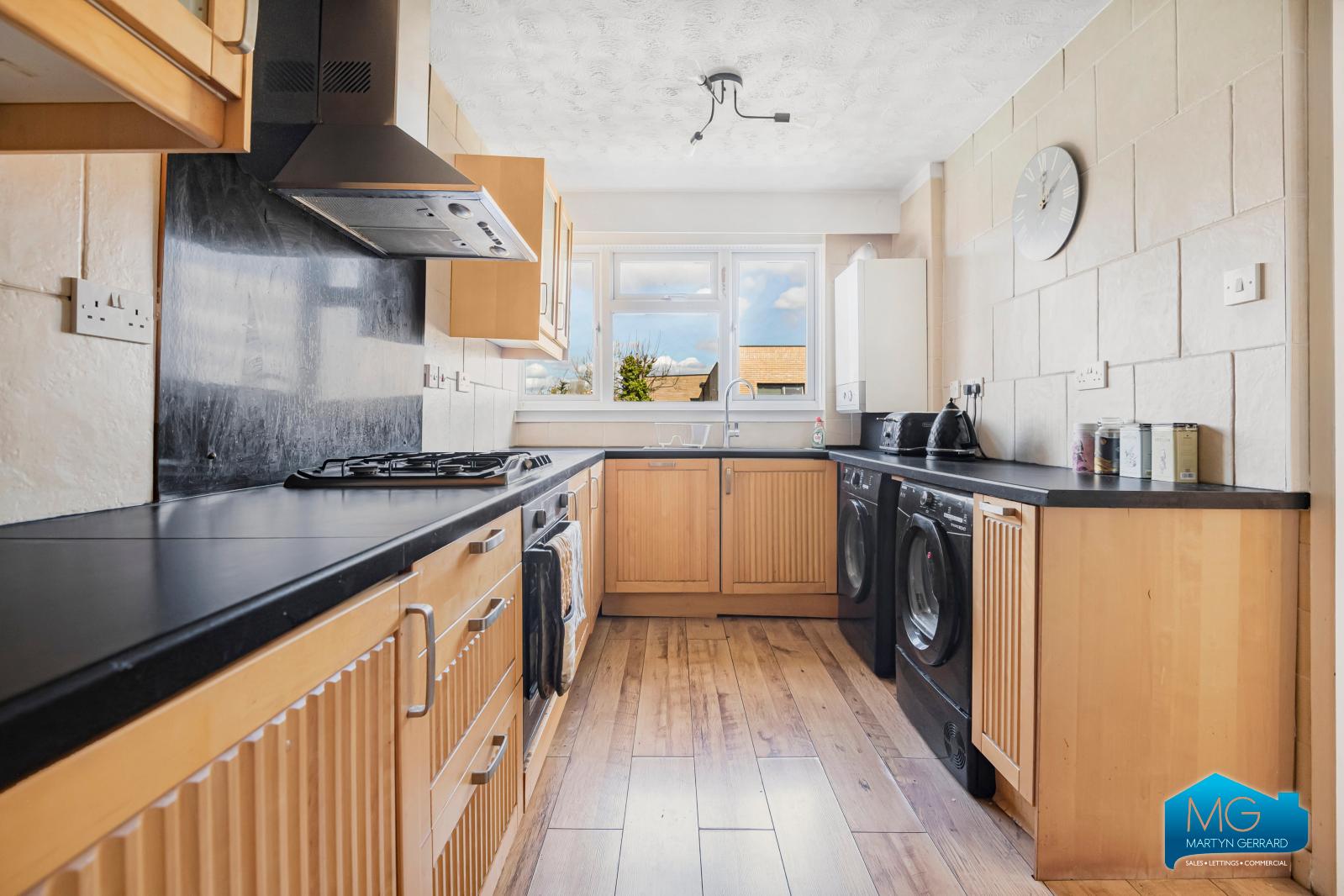 2 bedroom Apartment to rent - Martyn Gerrard
