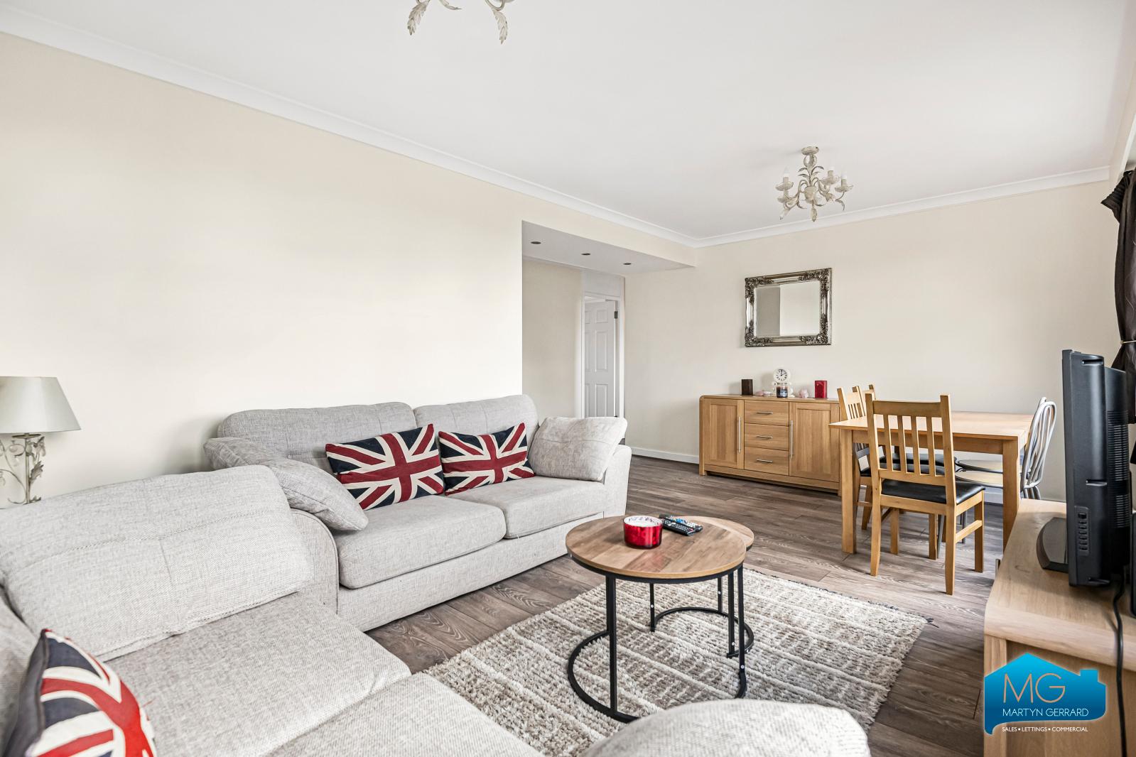 2 bedroom Apartment to rent - Martyn Gerrard