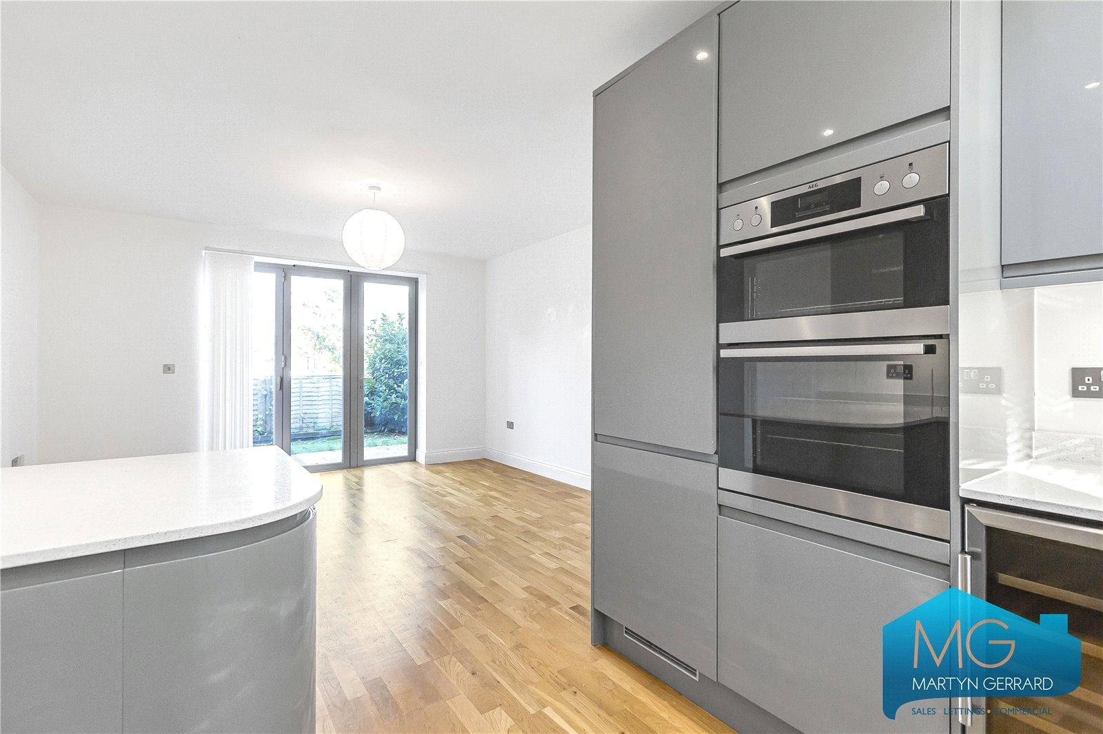 4 bedroom Detached House to rent - Martyn Gerrard