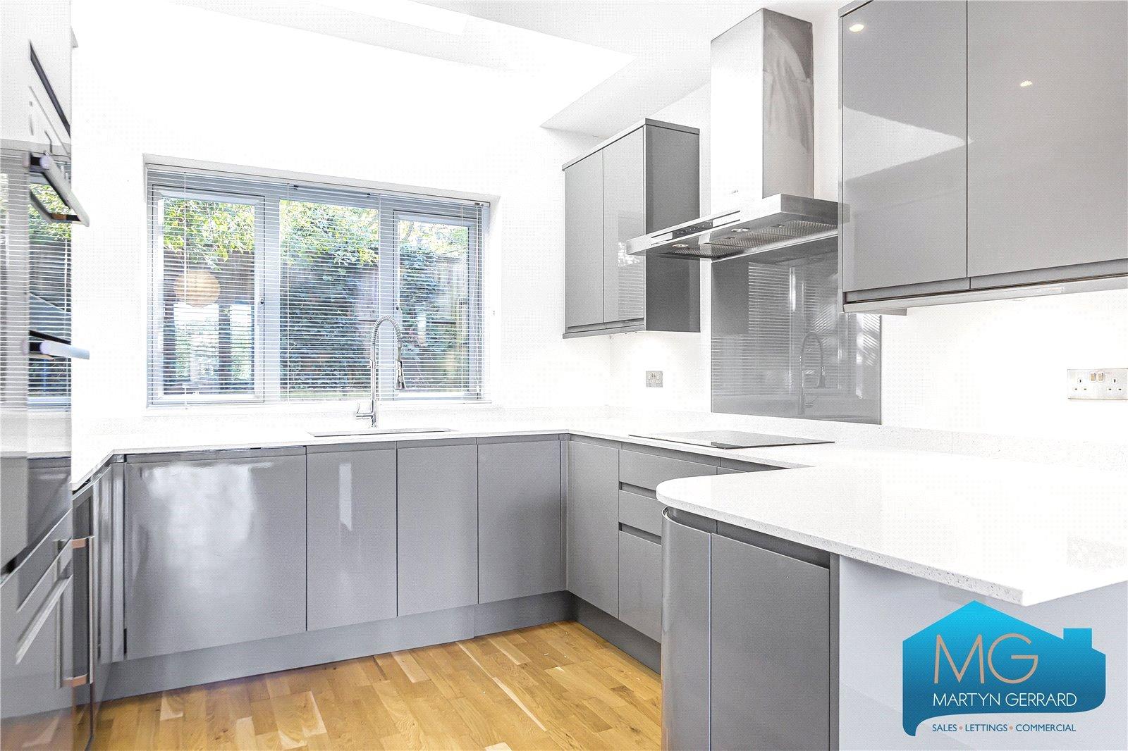 4 bedroom Detached House to rent - Martyn Gerrard
