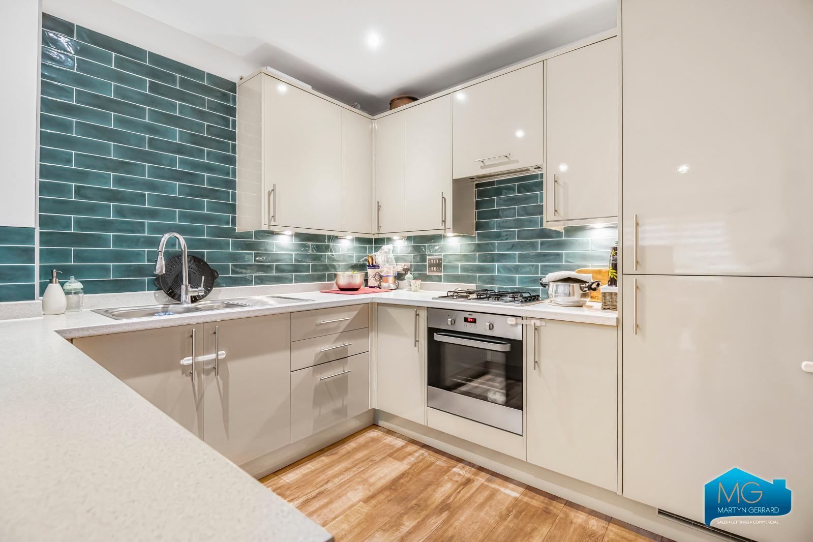 2 bedroom Apartment to rent - Martyn Gerrard