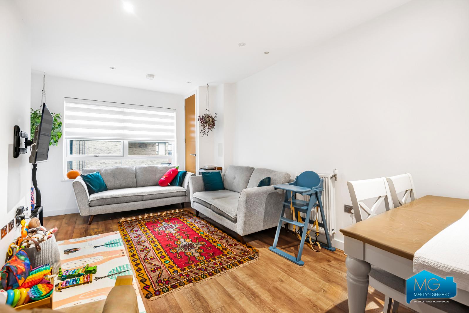 2 bedroom Apartment to rent - Martyn Gerrard
