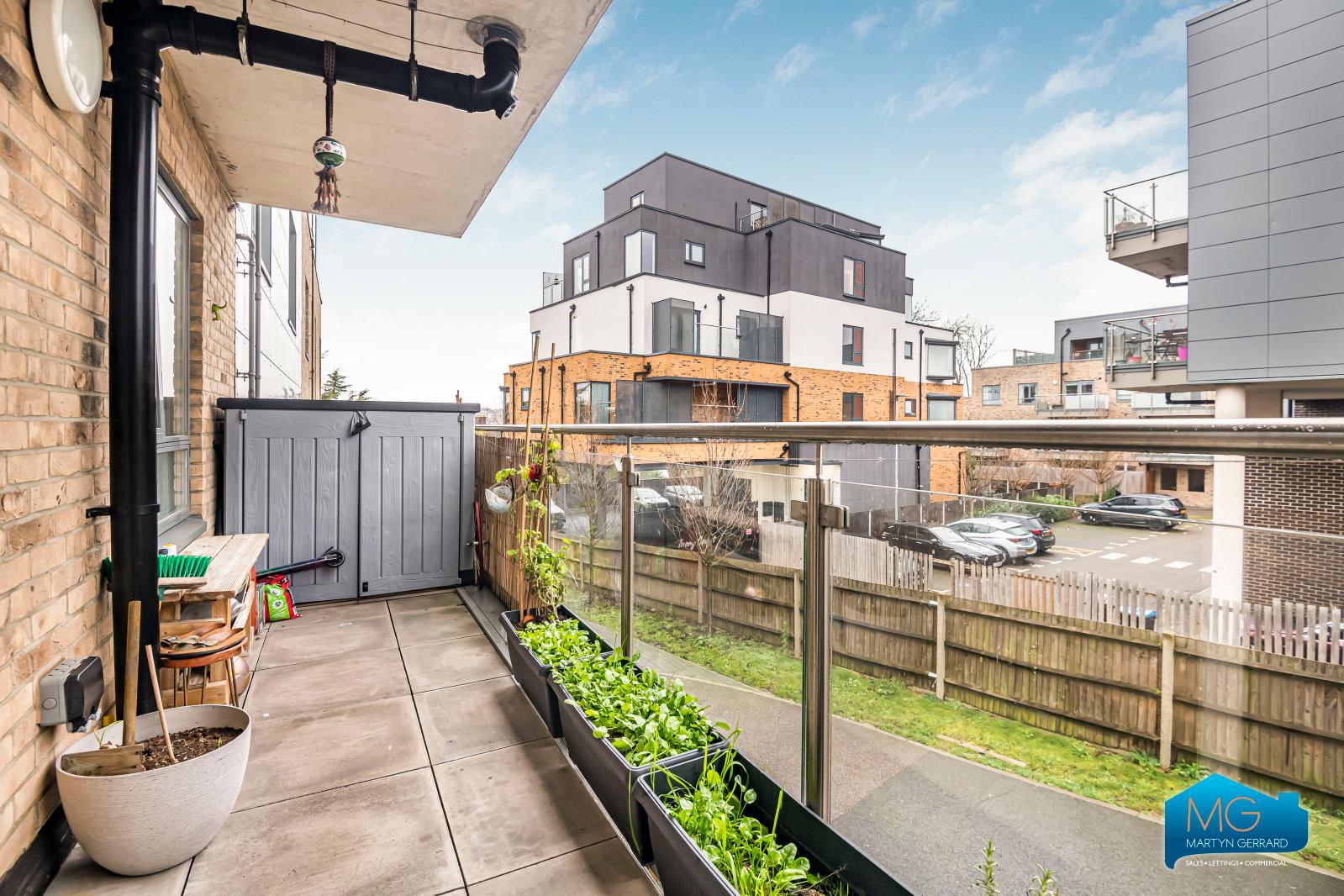 2 bedroom Apartment to rent - Martyn Gerrard
