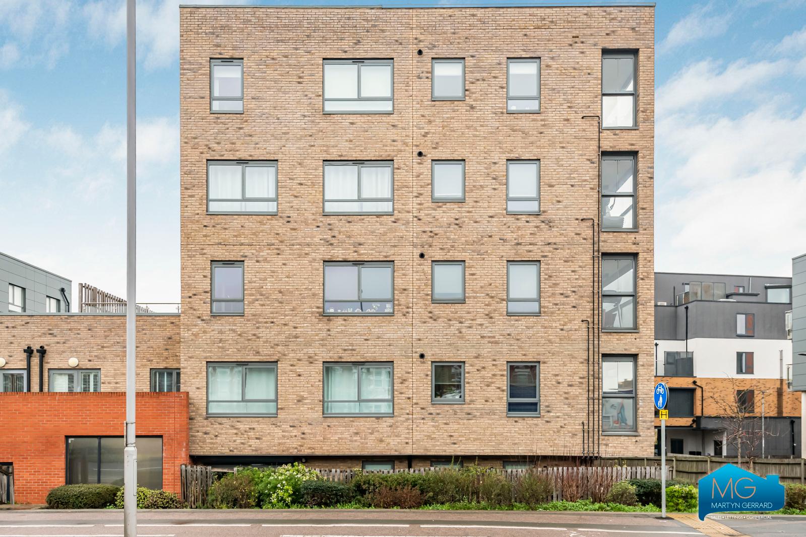 2 bedroom Apartment to rent - Martyn Gerrard