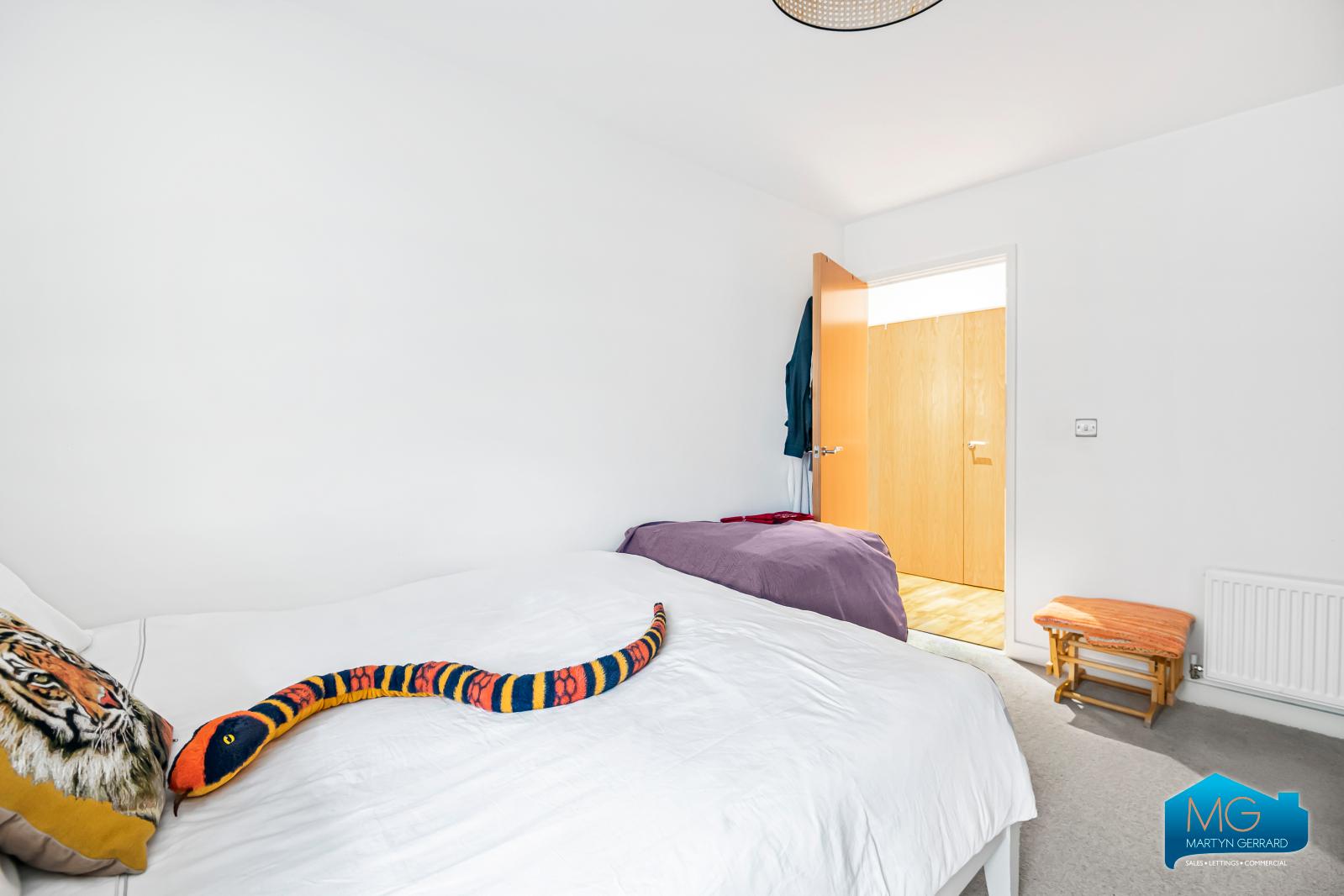 2 bedroom Apartment to rent - Martyn Gerrard