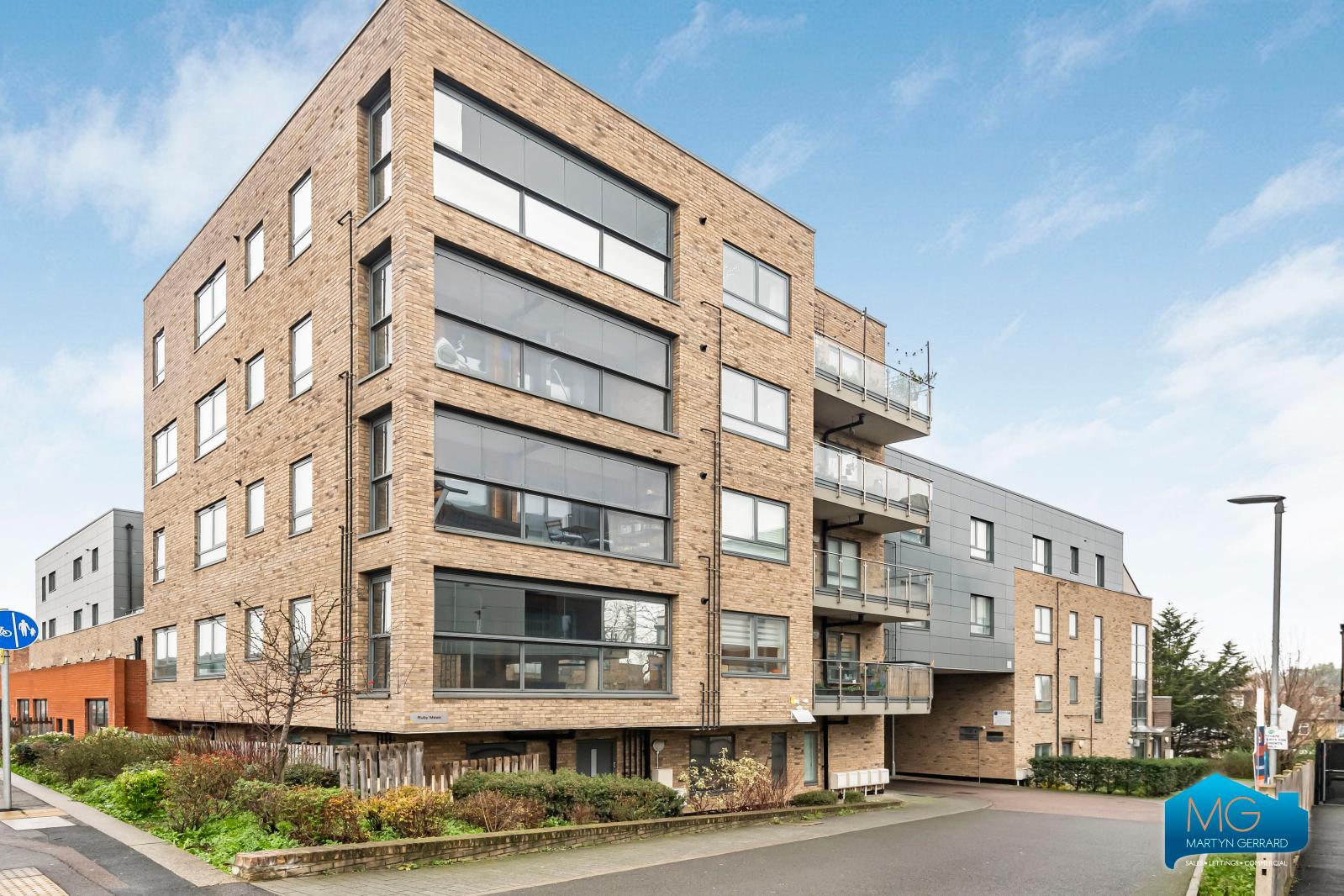 2 bedroom Apartment to rent - Martyn Gerrard
