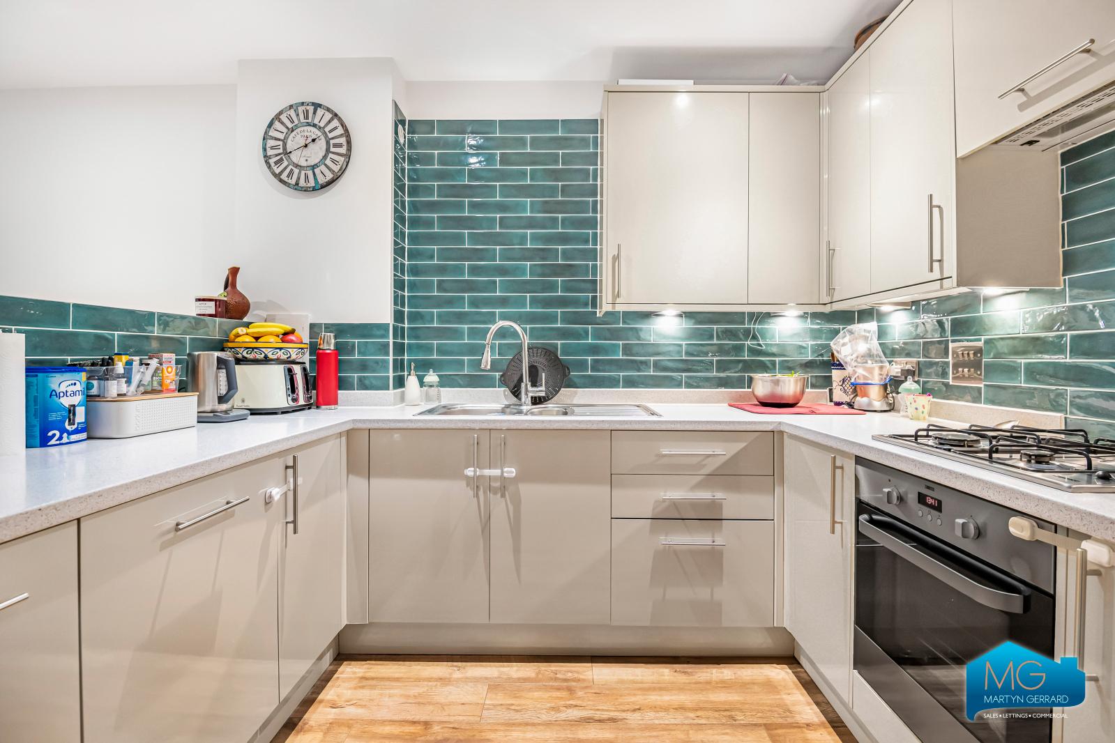 2 bedroom Apartment to rent - Martyn Gerrard