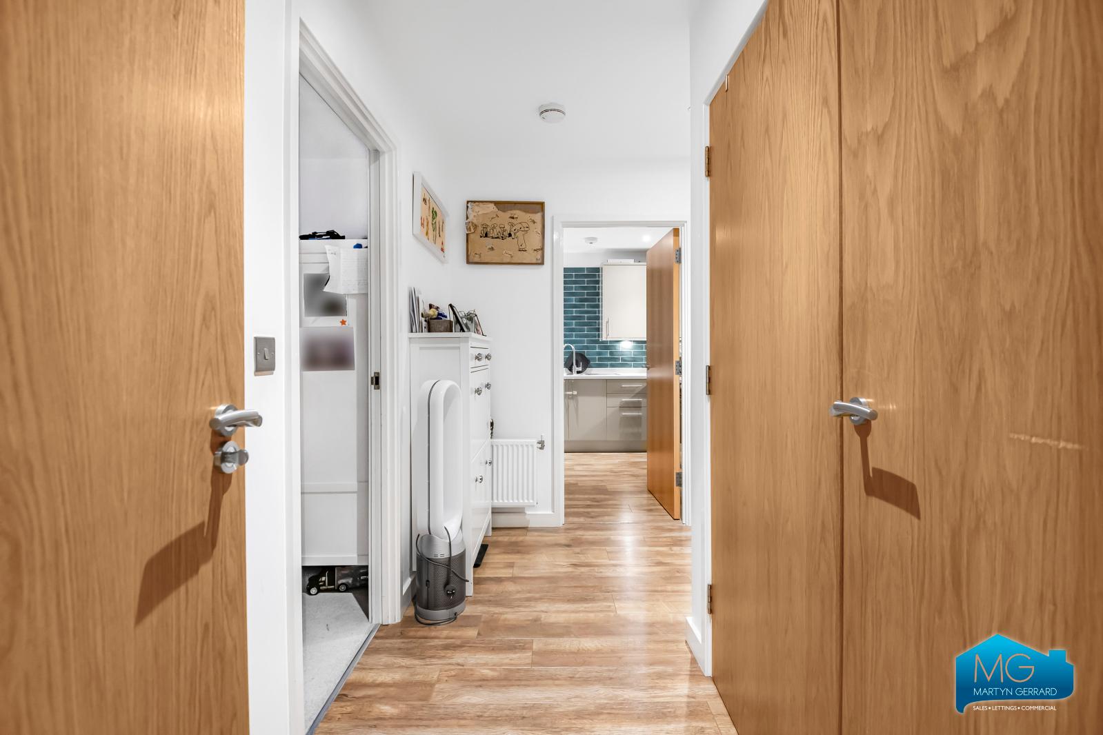 2 bedroom Apartment to rent - Martyn Gerrard