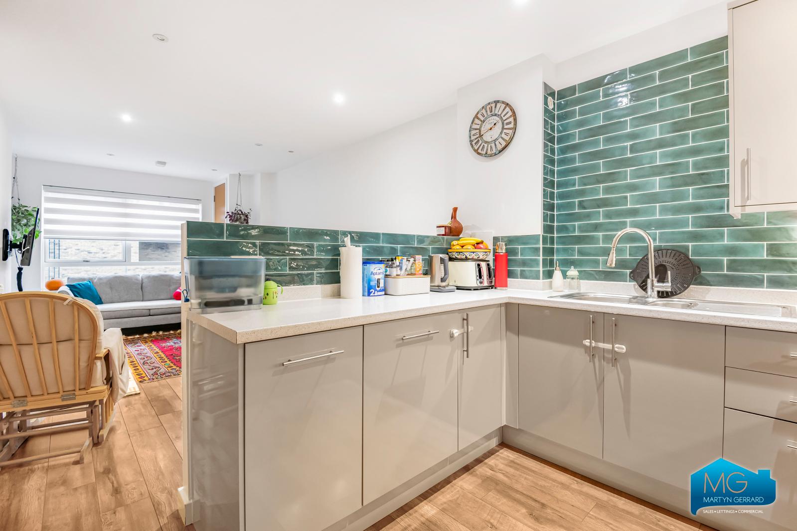 2 bedroom Apartment to rent - Martyn Gerrard