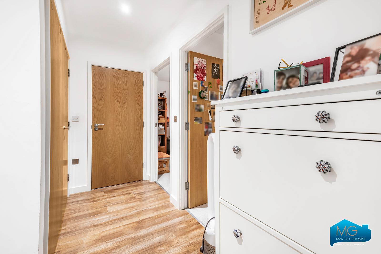 2 bedroom Apartment to rent - Martyn Gerrard