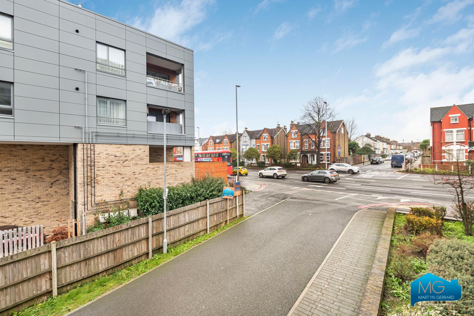 2 bedroom Apartment to rent - Martyn Gerrard