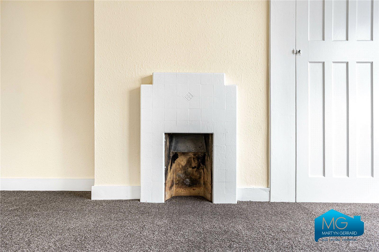 3 bedroom Semi-Detached House to rent - Martyn Gerrard