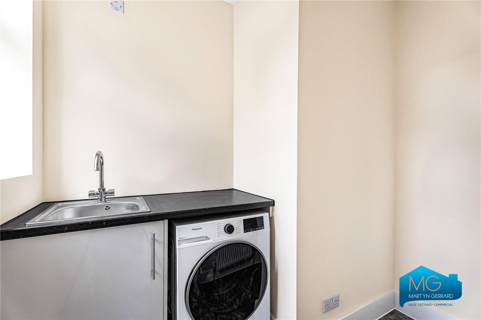 3 bedroom Semi-Detached House to rent - Martyn Gerrard