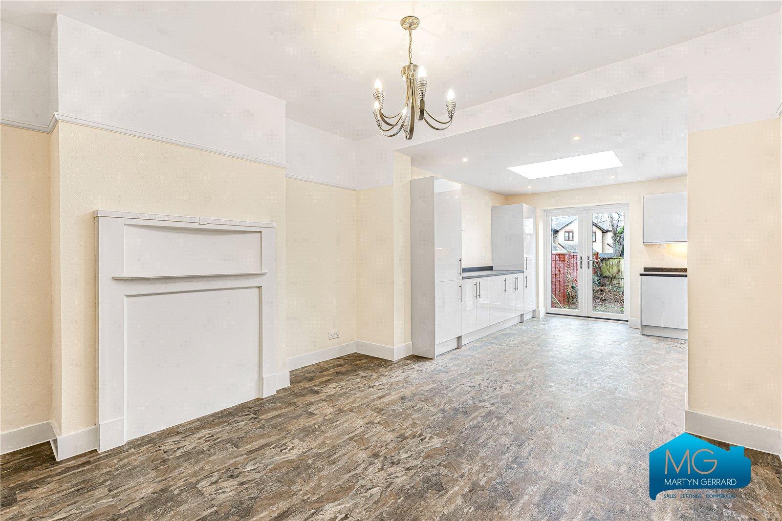 3 bedroom Semi-Detached House to rent - Martyn Gerrard