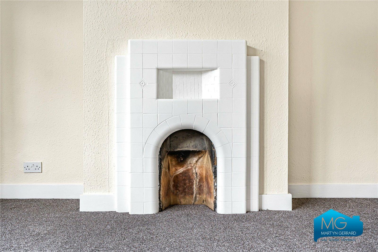 3 bedroom Semi-Detached House to rent - Martyn Gerrard