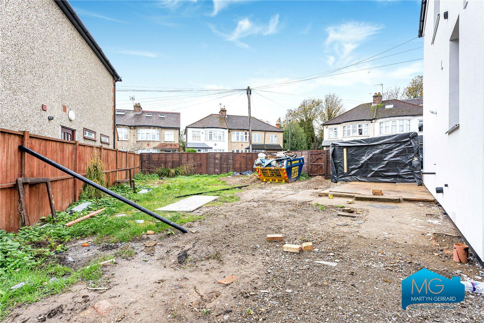 3 bedroom Semi-Detached House to rent - Martyn Gerrard