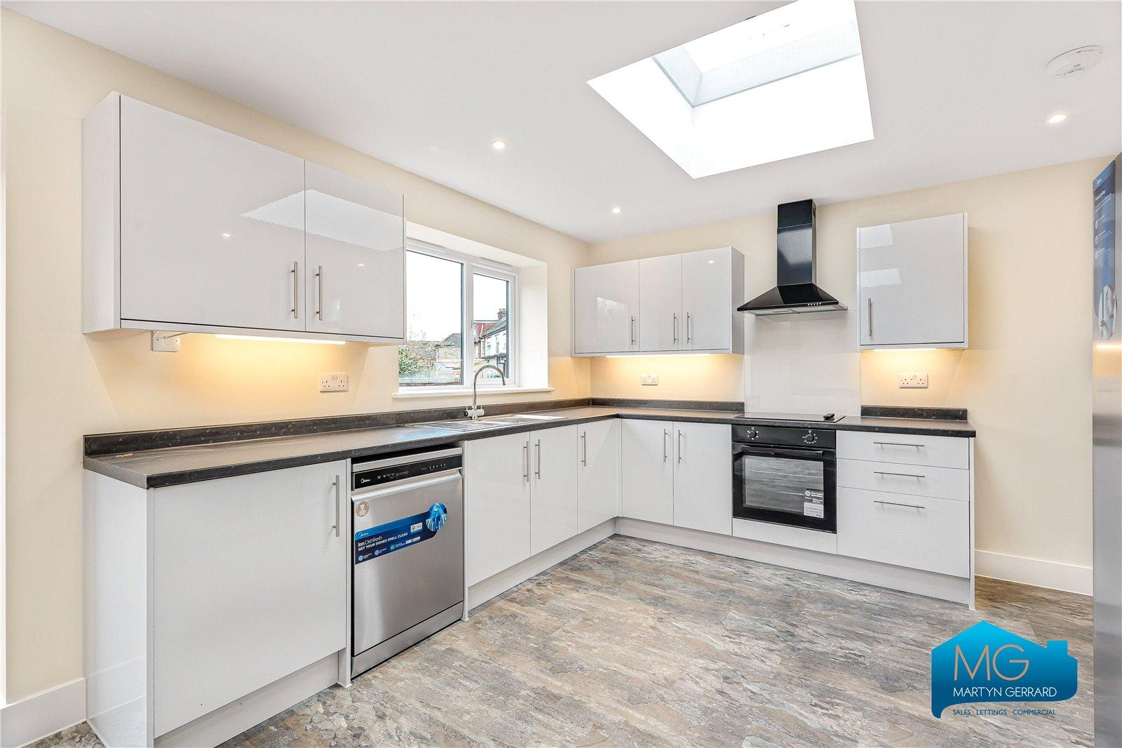 3 bedroom Semi-Detached House to rent - Martyn Gerrard