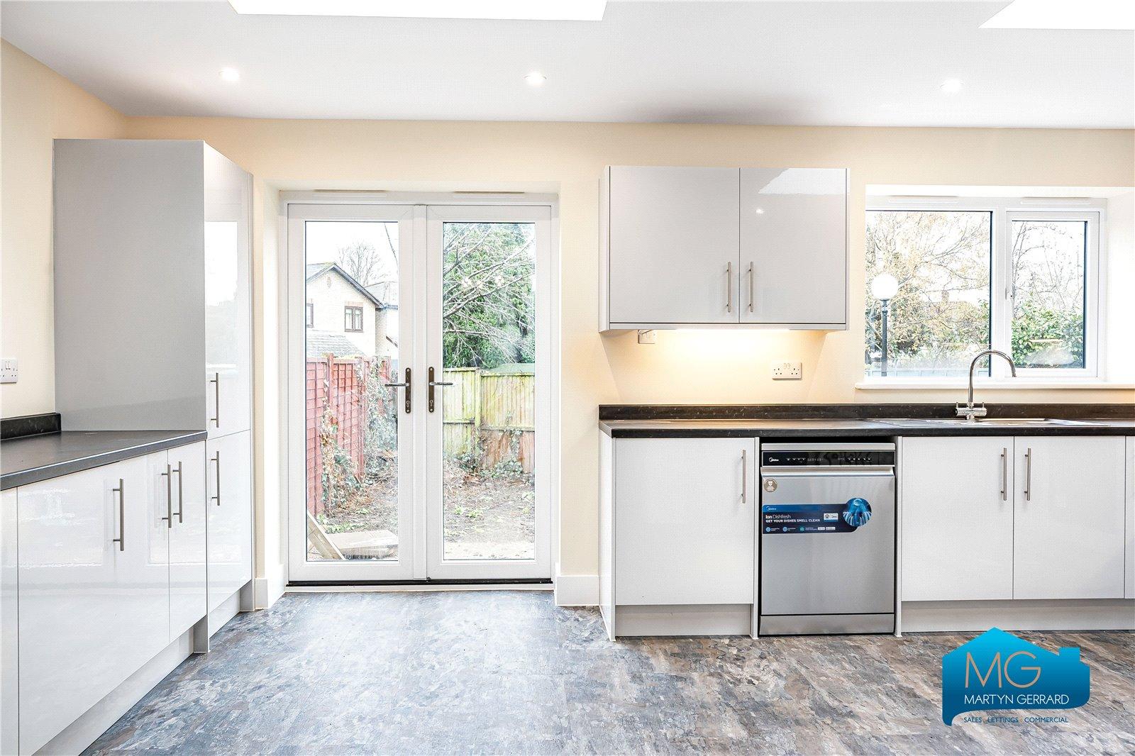 3 bedroom Semi-Detached House to rent - Martyn Gerrard